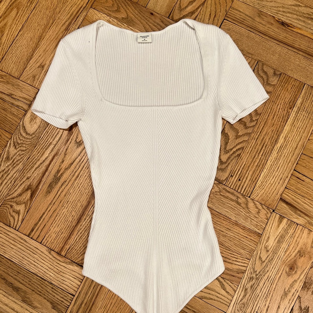 Abercrombie white ribbed body suit